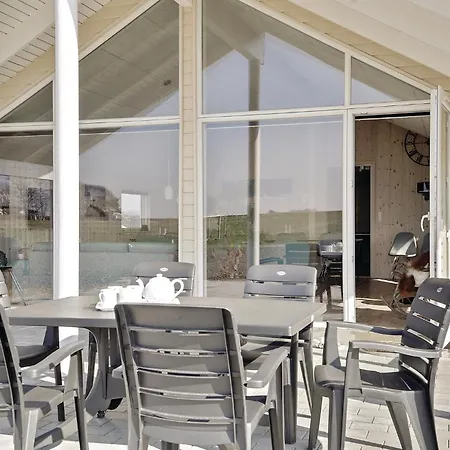 Casa vacanze 5 Bedroom Awesome In Bogense