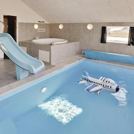 Casa vacanze 5 Bedroom Awesome In Bogense *